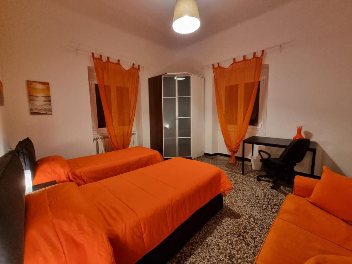 Wow Home 2 - 175 Mq - Posteggio Privato - Davanti Porto Traghetti - Fino A 10 Posti Letto - Balcone Cenova Dış mekan fotoğraf